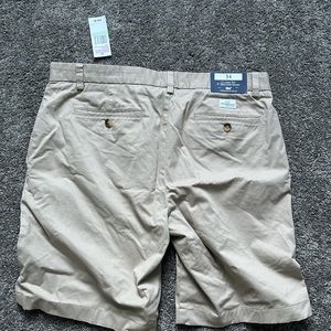 Vineyard Vines Men’s Shorts 9 inch. size 34. new with tags.